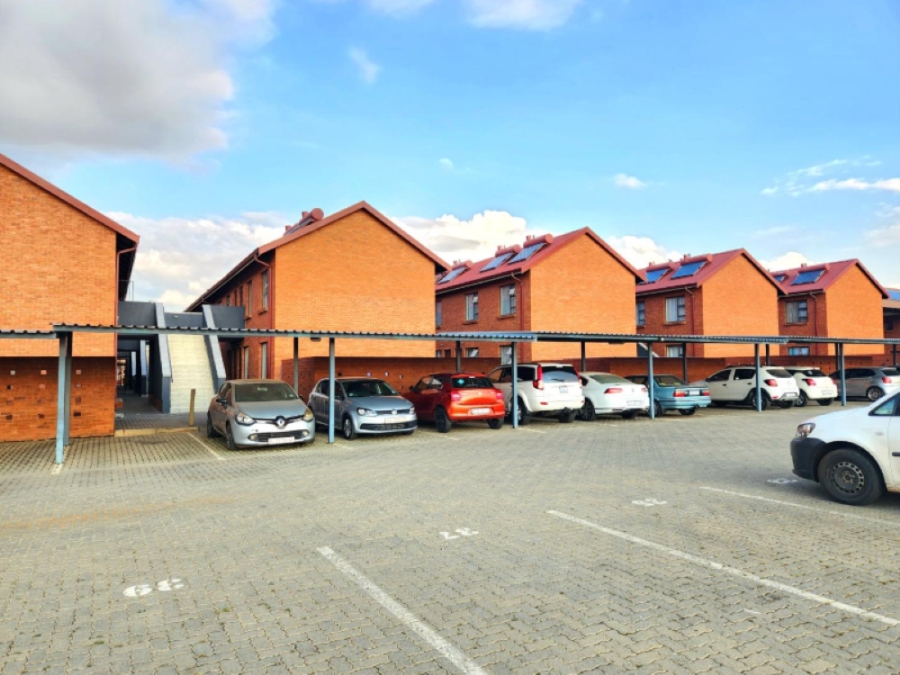 2 Bedroom Property for Sale in Albertsdal Gauteng