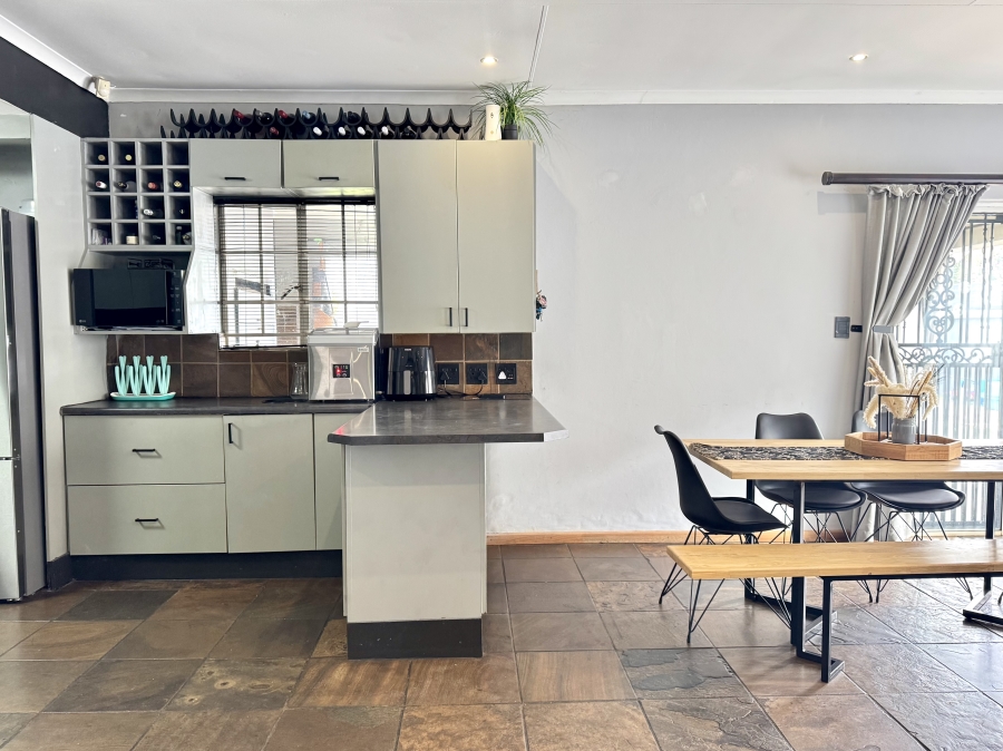 3 Bedroom Property for Sale in Equestria Gauteng