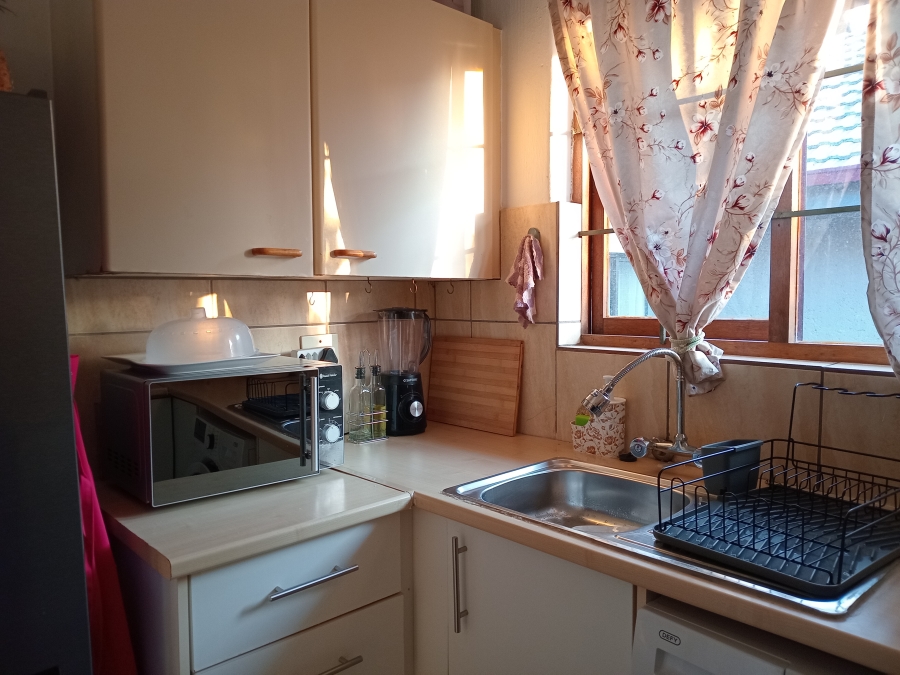 1 Bedroom Property for Sale in Corlett Gardens Gauteng