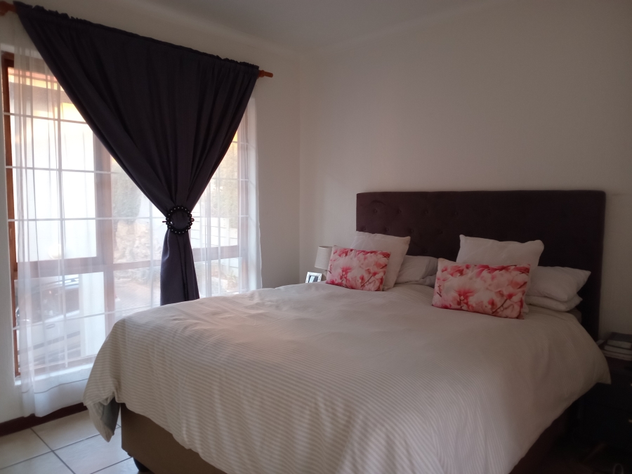 1 Bedroom Property for Sale in Corlett Gardens Gauteng