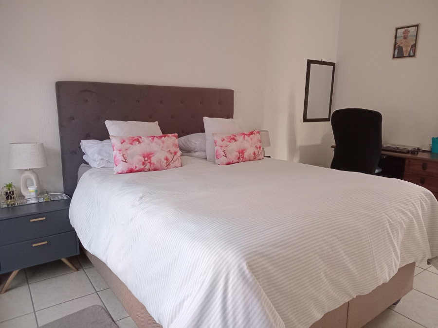 1 Bedroom Property for Sale in Corlett Gardens Gauteng