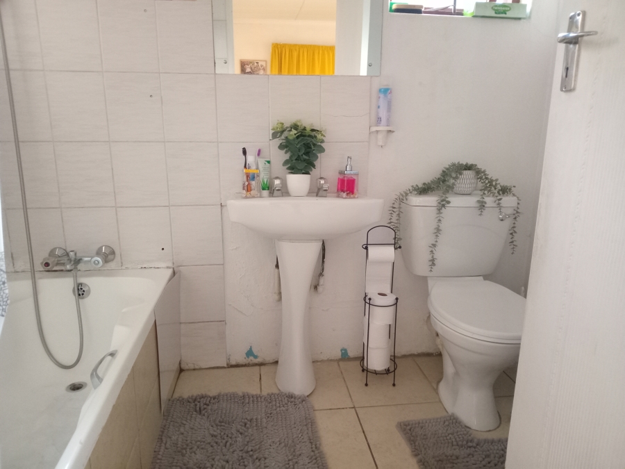 1 Bedroom Property for Sale in Corlett Gardens Gauteng