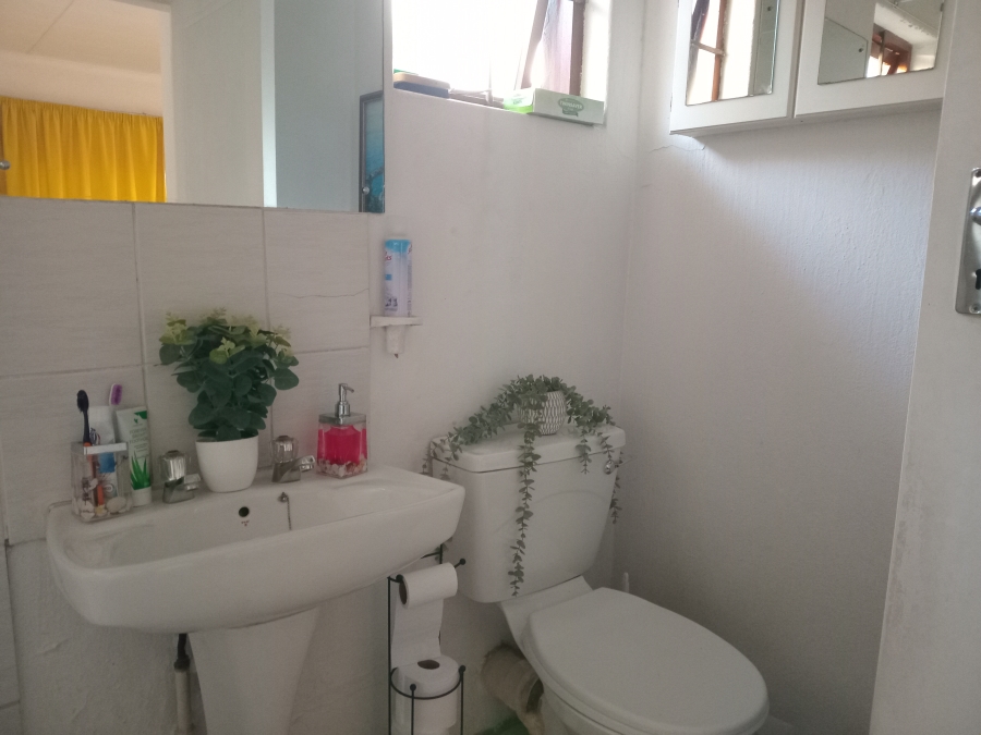 1 Bedroom Property for Sale in Corlett Gardens Gauteng