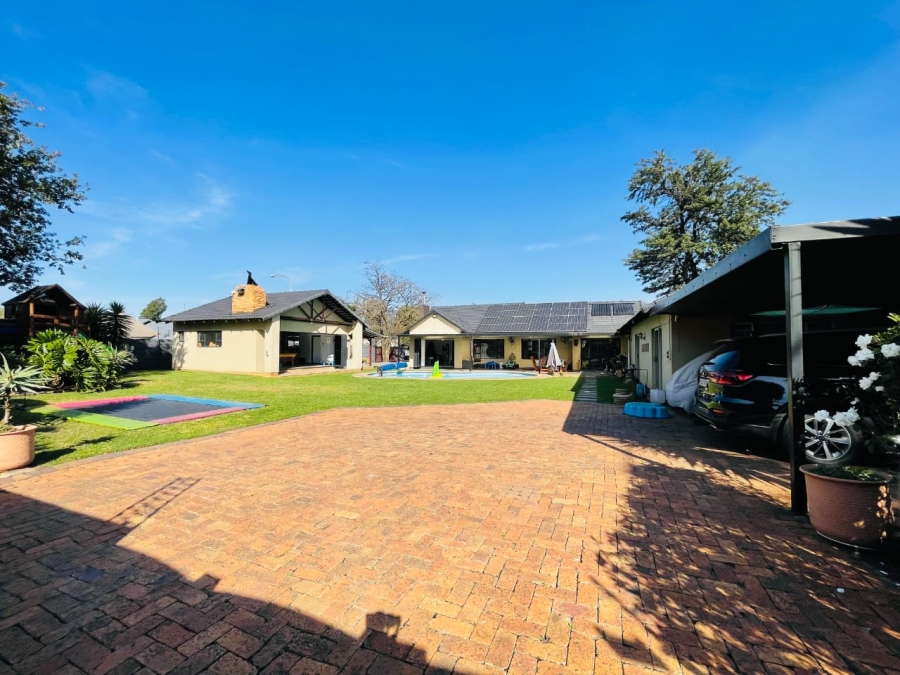 3 Bedroom Property for Sale in Brackenhurst Gauteng