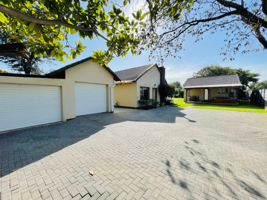 3 Bedroom Property for Sale in Brackenhurst Gauteng