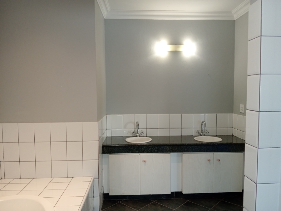 4 Bedroom Property for Sale in Waterkloof Ridge Gauteng