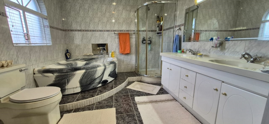 5 Bedroom Property for Sale in Dalpark Gauteng
