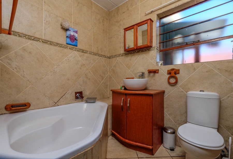 3 Bedroom Property for Sale in Roodekrans Gauteng