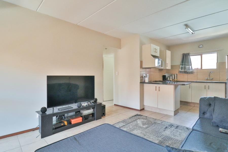 To Let 2 Bedroom Property for Rent in Erand Gardens Gauteng