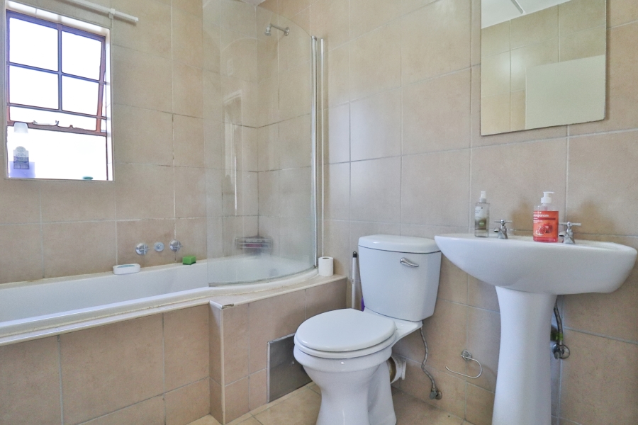 To Let 2 Bedroom Property for Rent in Erand Gardens Gauteng