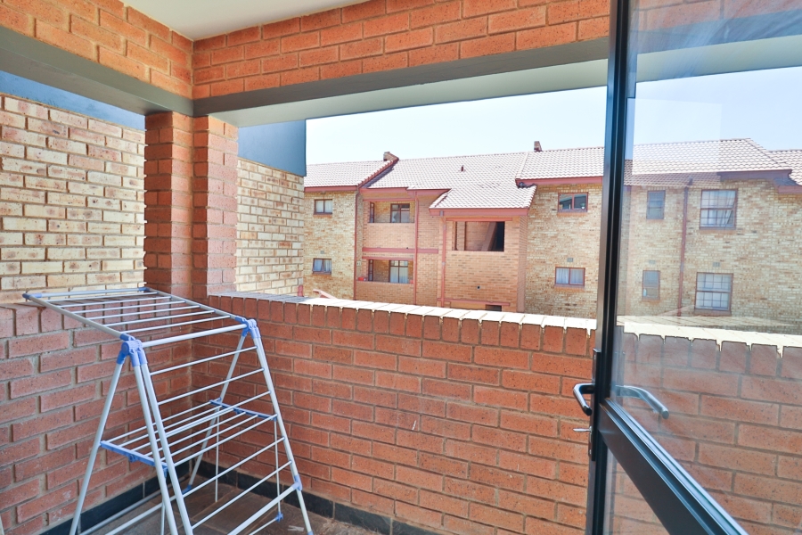 To Let 2 Bedroom Property for Rent in Erand Gardens Gauteng