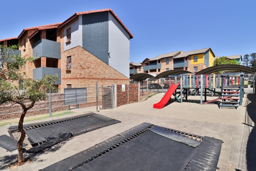 To Let 2 Bedroom Property for Rent in Erand Gardens Gauteng