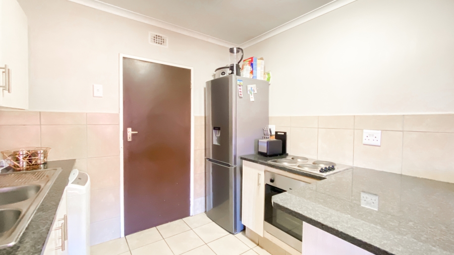 To Let 2 Bedroom Property for Rent in Erand Gardens Gauteng