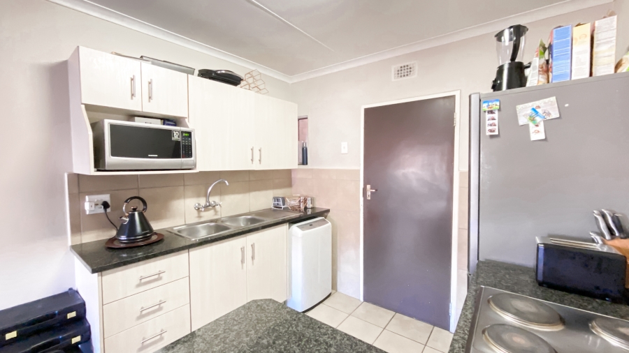 To Let 2 Bedroom Property for Rent in Erand Gardens Gauteng