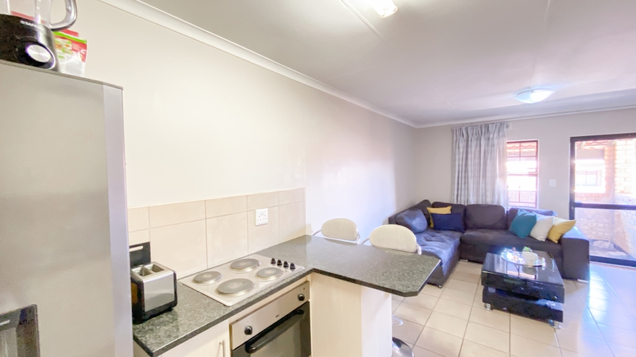 To Let 2 Bedroom Property for Rent in Erand Gardens Gauteng
