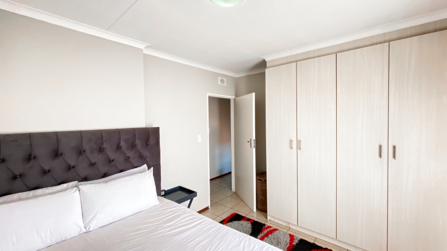 To Let 2 Bedroom Property for Rent in Erand Gardens Gauteng