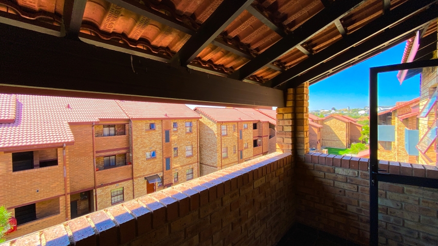 To Let 2 Bedroom Property for Rent in Erand Gardens Gauteng