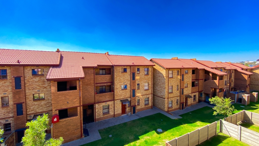 To Let 2 Bedroom Property for Rent in Erand Gardens Gauteng