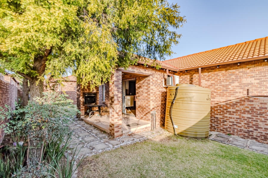 2 Bedroom Property for Sale in Amberfield Gauteng