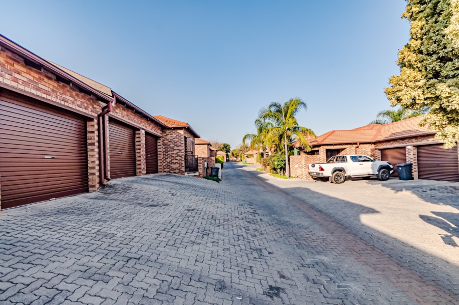 2 Bedroom Property for Sale in Amberfield Gauteng
