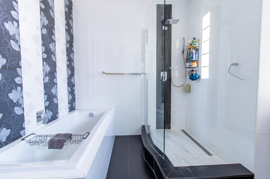 4 Bedroom Property for Sale in Thatchfield Estate Gauteng