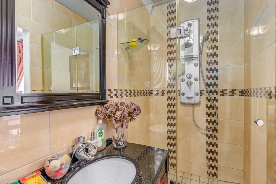 5 Bedroom Property for Sale in Kyalami Glen Estate Gauteng