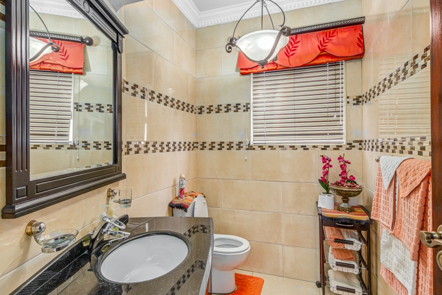 5 Bedroom Property for Sale in Kyalami Glen Estate Gauteng