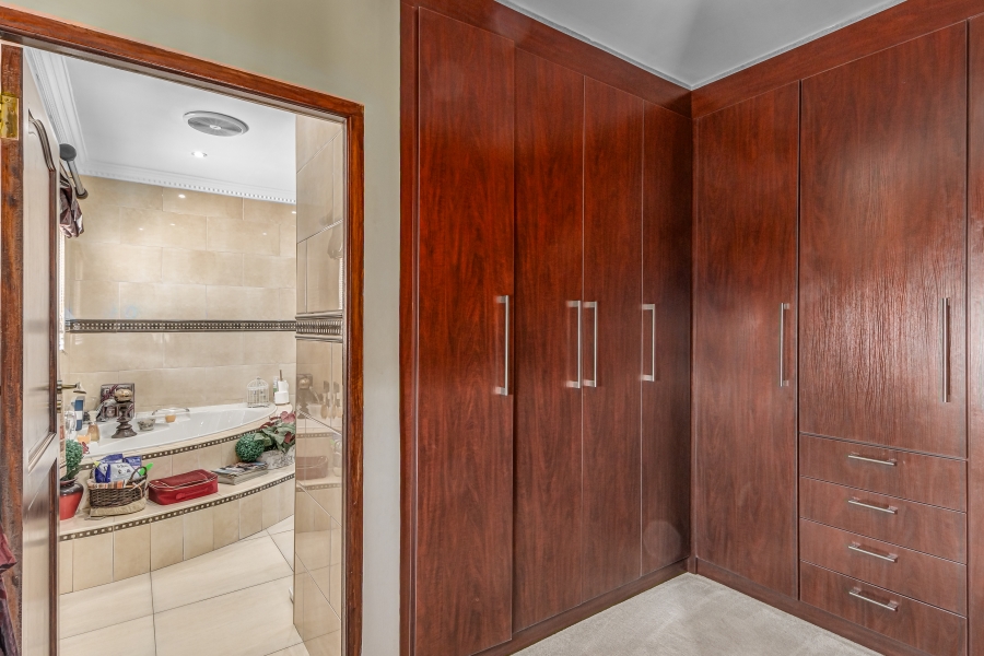 5 Bedroom Property for Sale in Kyalami Glen Estate Gauteng