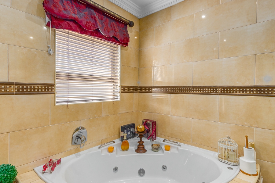 5 Bedroom Property for Sale in Kyalami Glen Estate Gauteng