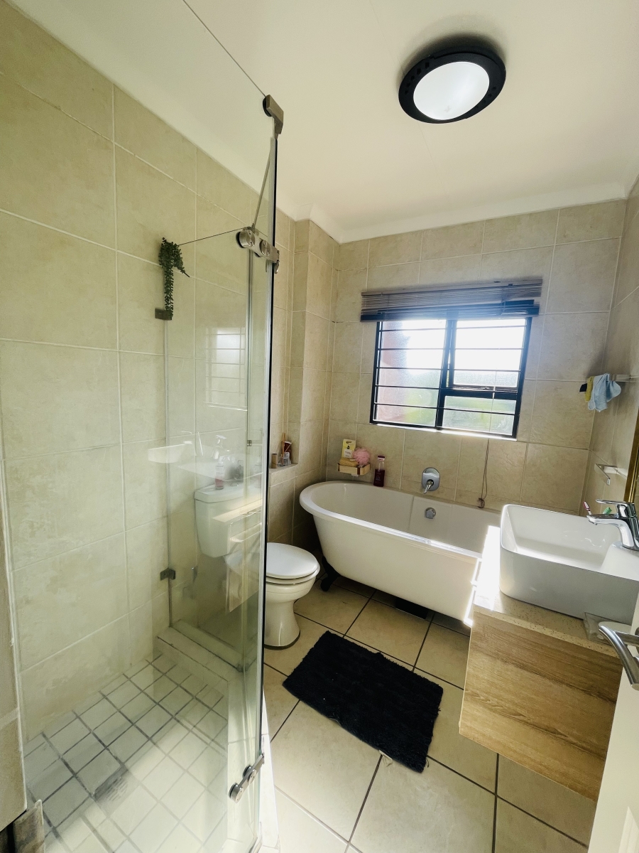 To Let 2 Bedroom Property for Rent in North Riding Gauteng