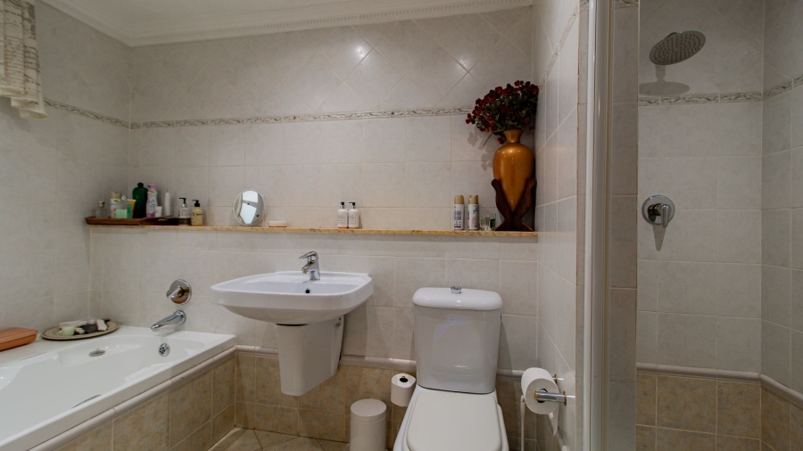 6 Bedroom Property for Sale in Bedfordview Gauteng