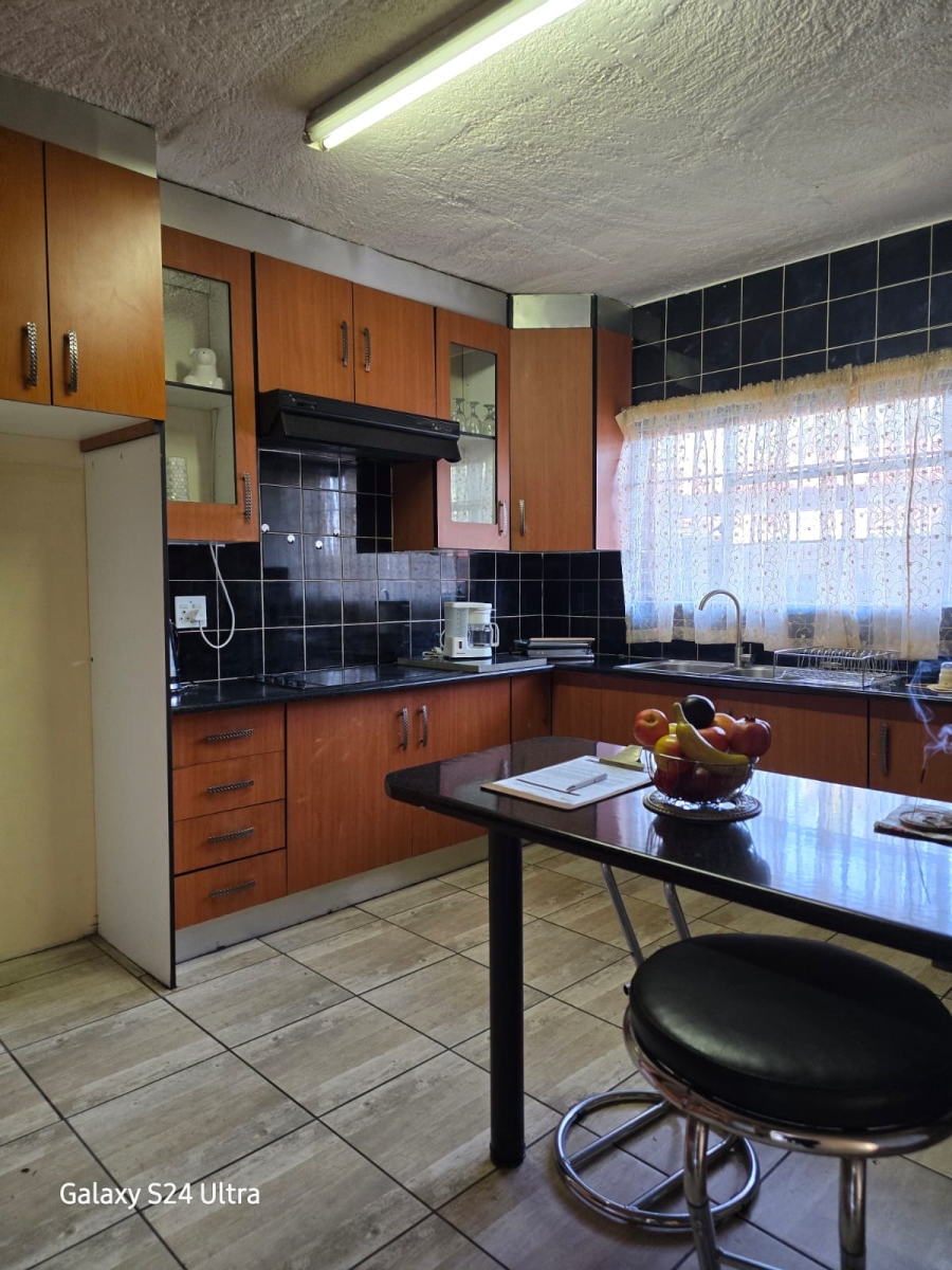 2 Bedroom Property for Sale in Cruywagenpark Gauteng