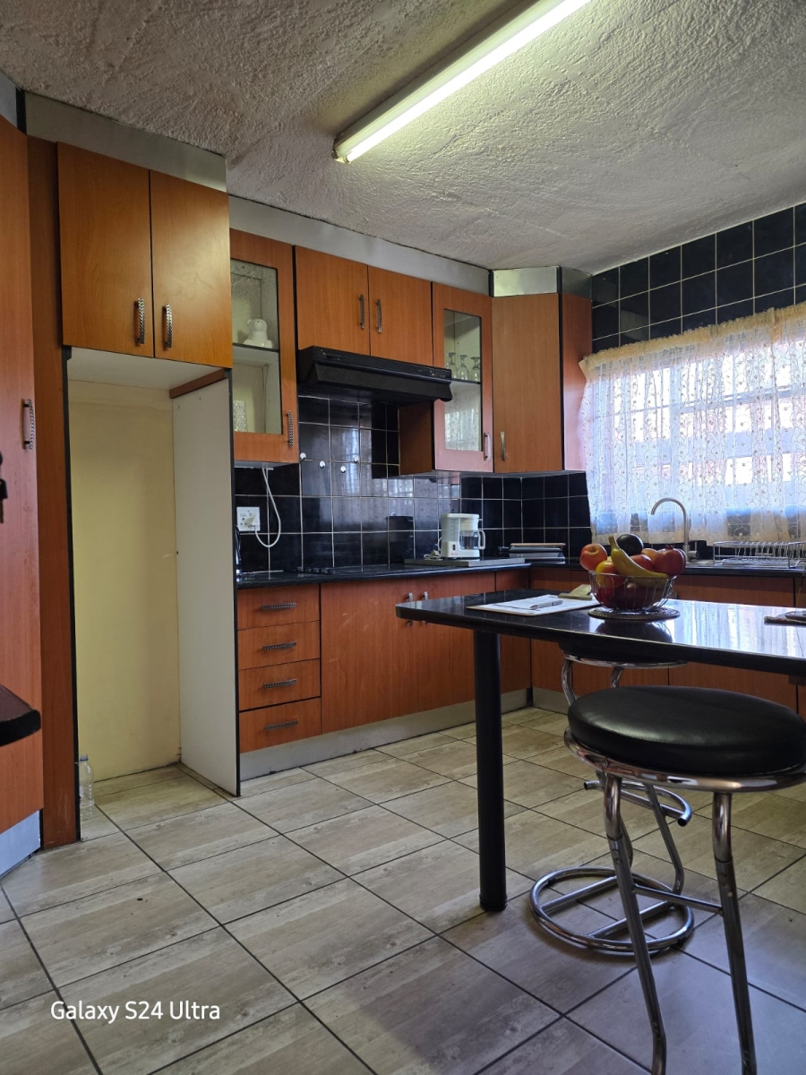 2 Bedroom Property for Sale in Cruywagenpark Gauteng