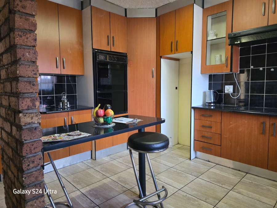 2 Bedroom Property for Sale in Cruywagenpark Gauteng