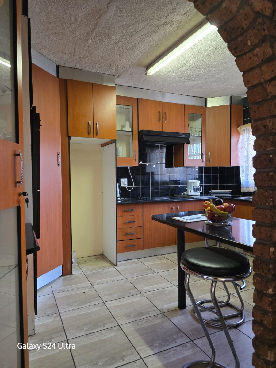 2 Bedroom Property for Sale in Cruywagenpark Gauteng