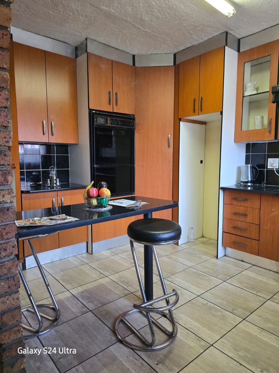 2 Bedroom Property for Sale in Cruywagenpark Gauteng