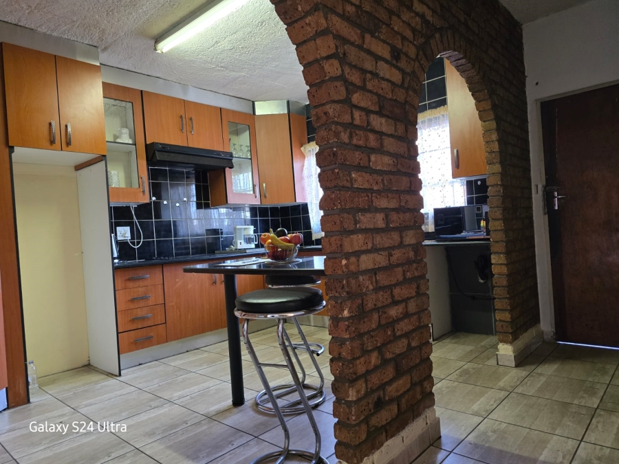 2 Bedroom Property for Sale in Cruywagenpark Gauteng