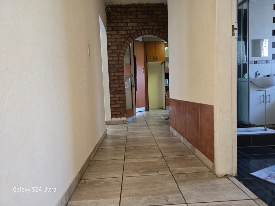 2 Bedroom Property for Sale in Cruywagenpark Gauteng