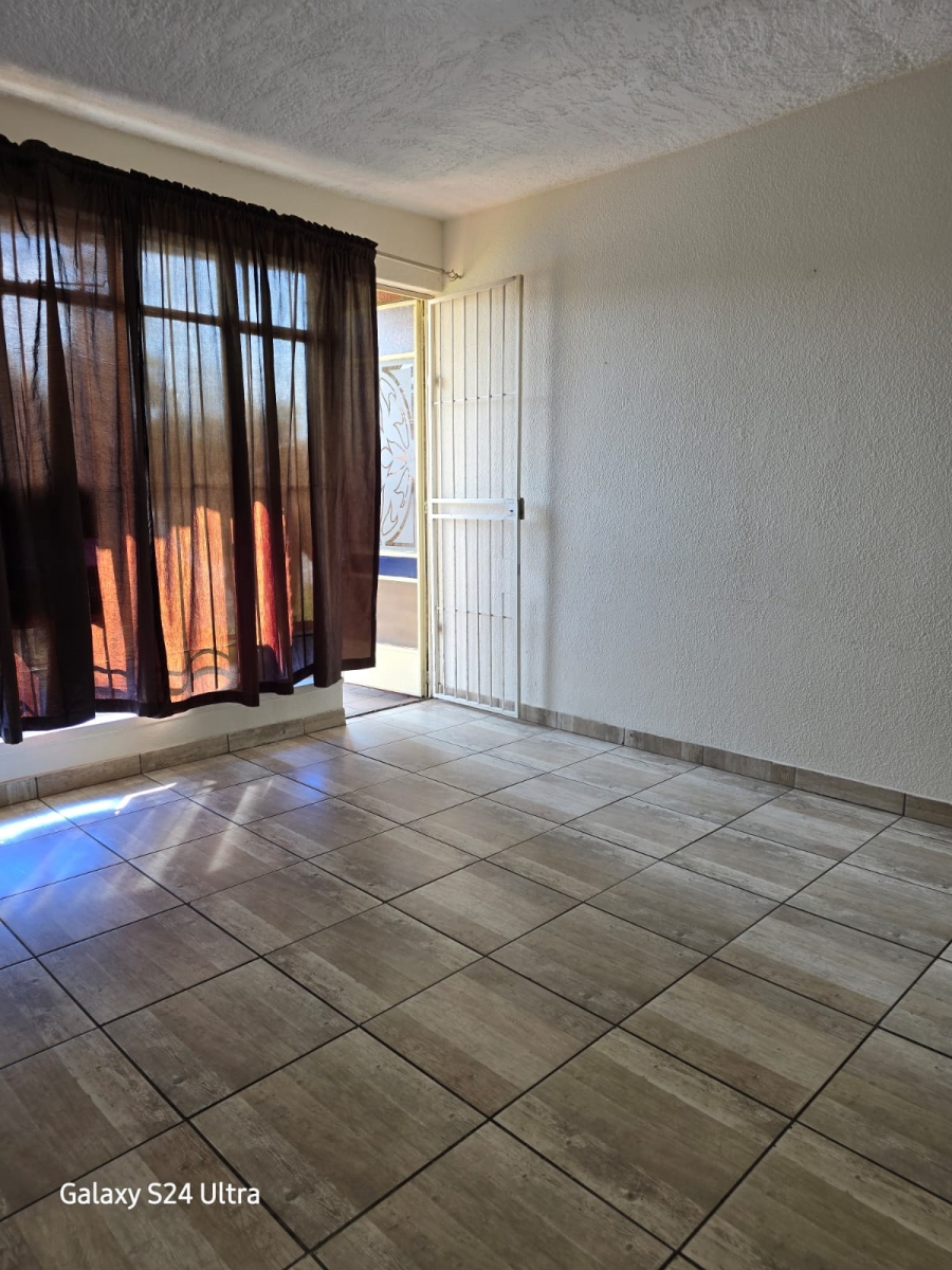 2 Bedroom Property for Sale in Cruywagenpark Gauteng