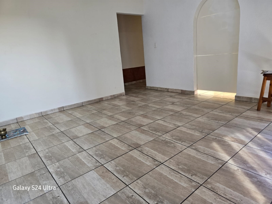 2 Bedroom Property for Sale in Cruywagenpark Gauteng