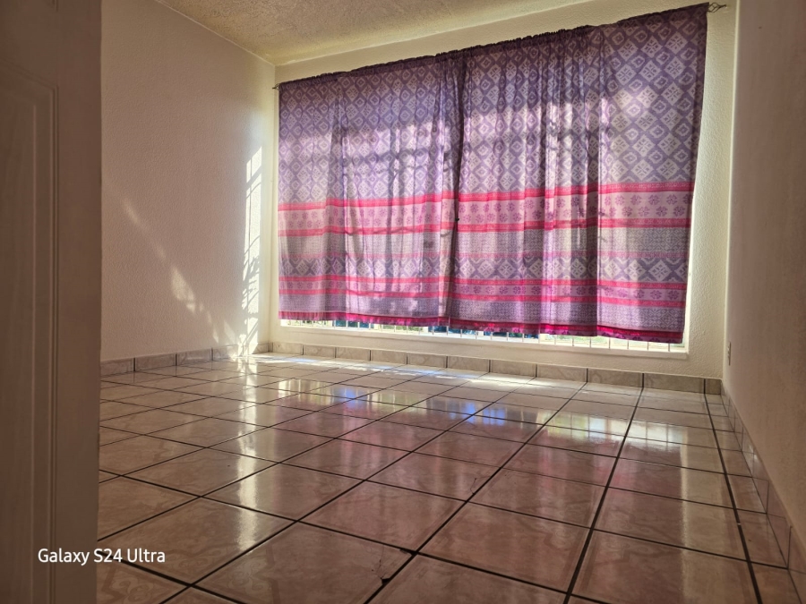 2 Bedroom Property for Sale in Cruywagenpark Gauteng