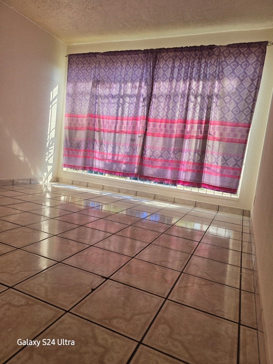 2 Bedroom Property for Sale in Cruywagenpark Gauteng