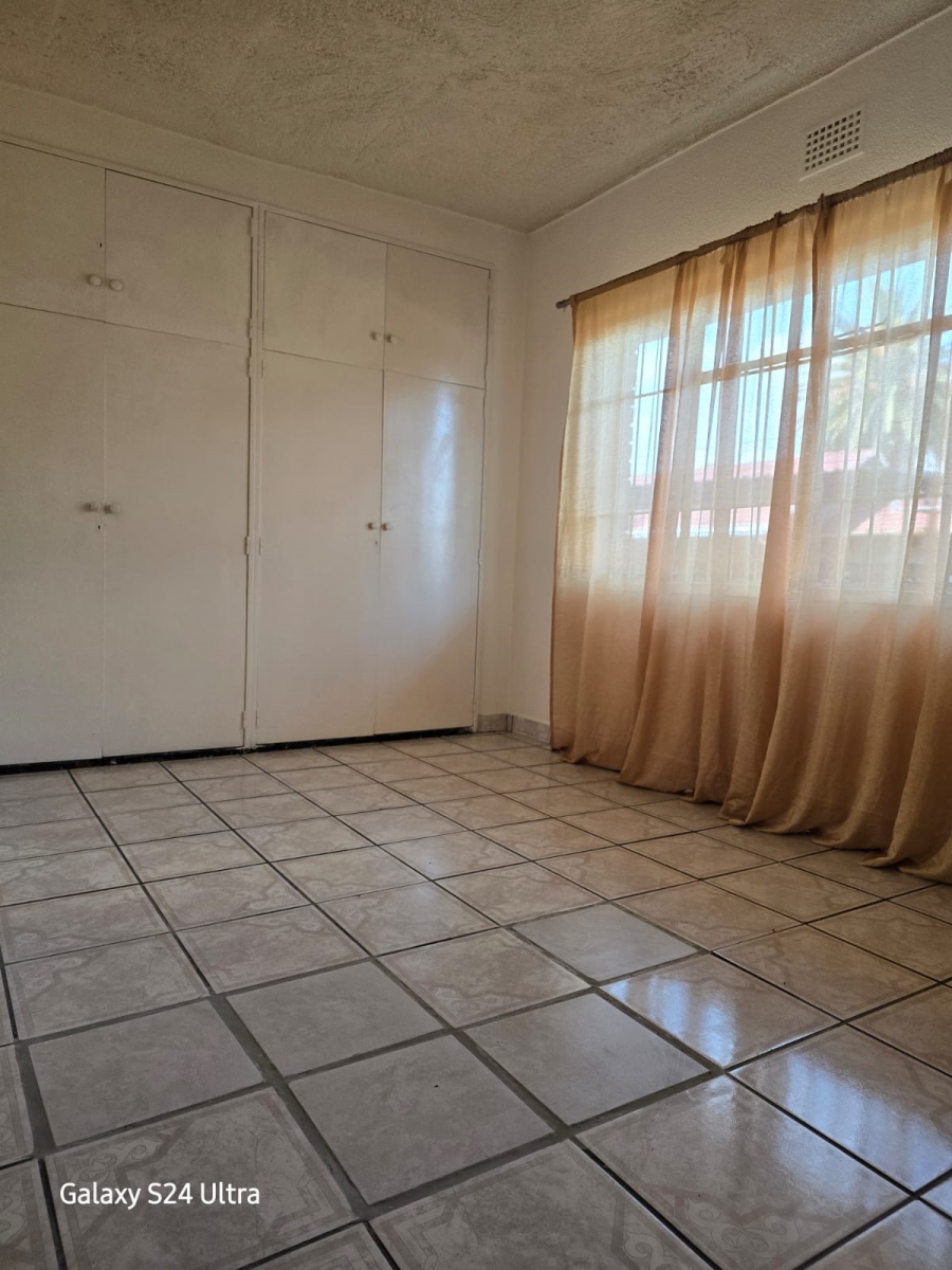 2 Bedroom Property for Sale in Cruywagenpark Gauteng