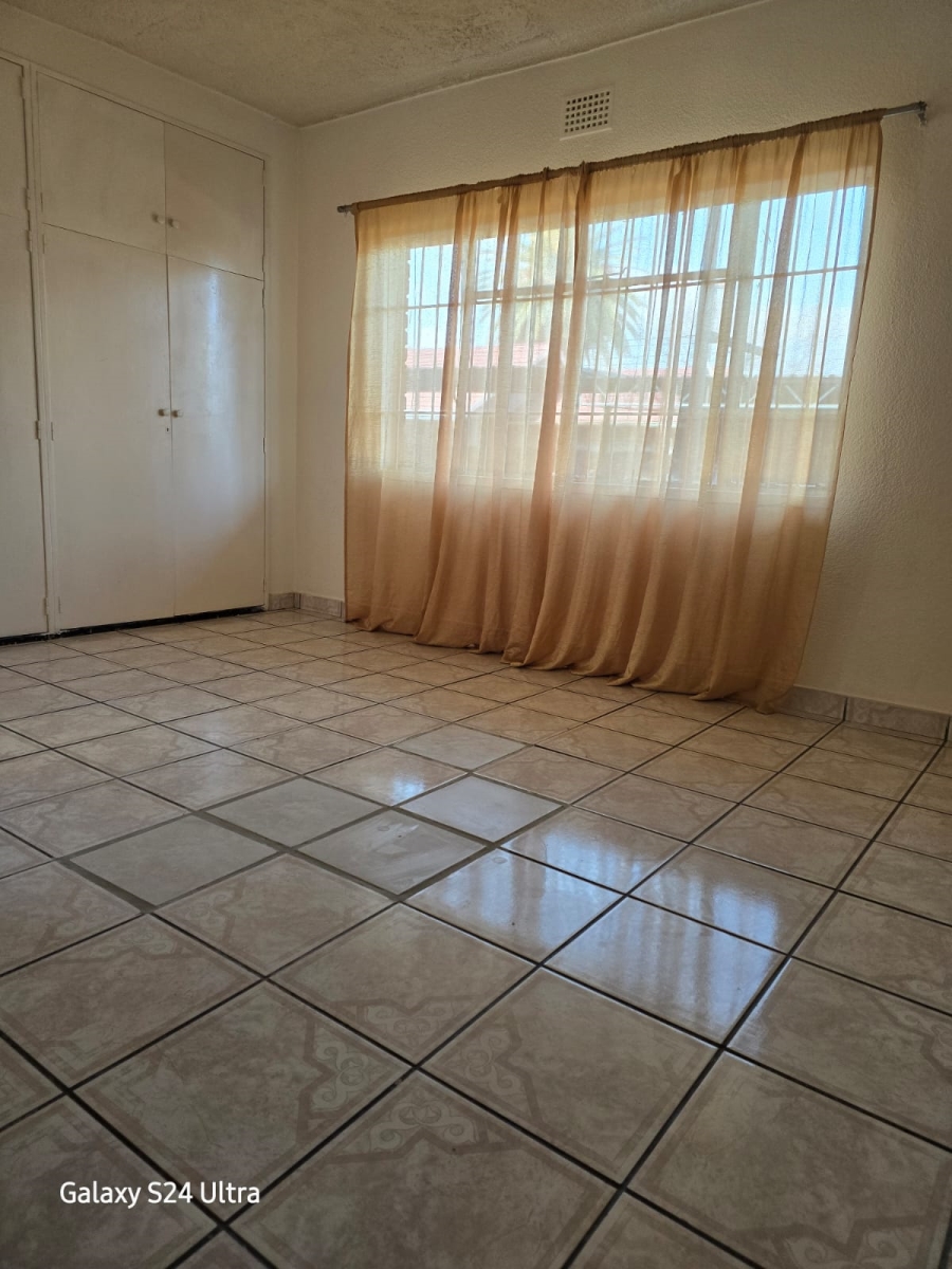 2 Bedroom Property for Sale in Cruywagenpark Gauteng