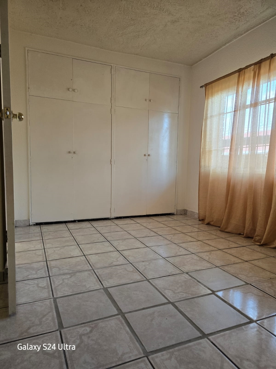 2 Bedroom Property for Sale in Cruywagenpark Gauteng