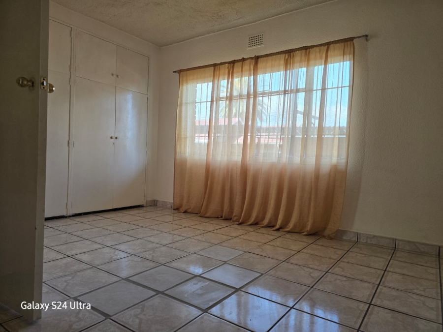 2 Bedroom Property for Sale in Cruywagenpark Gauteng