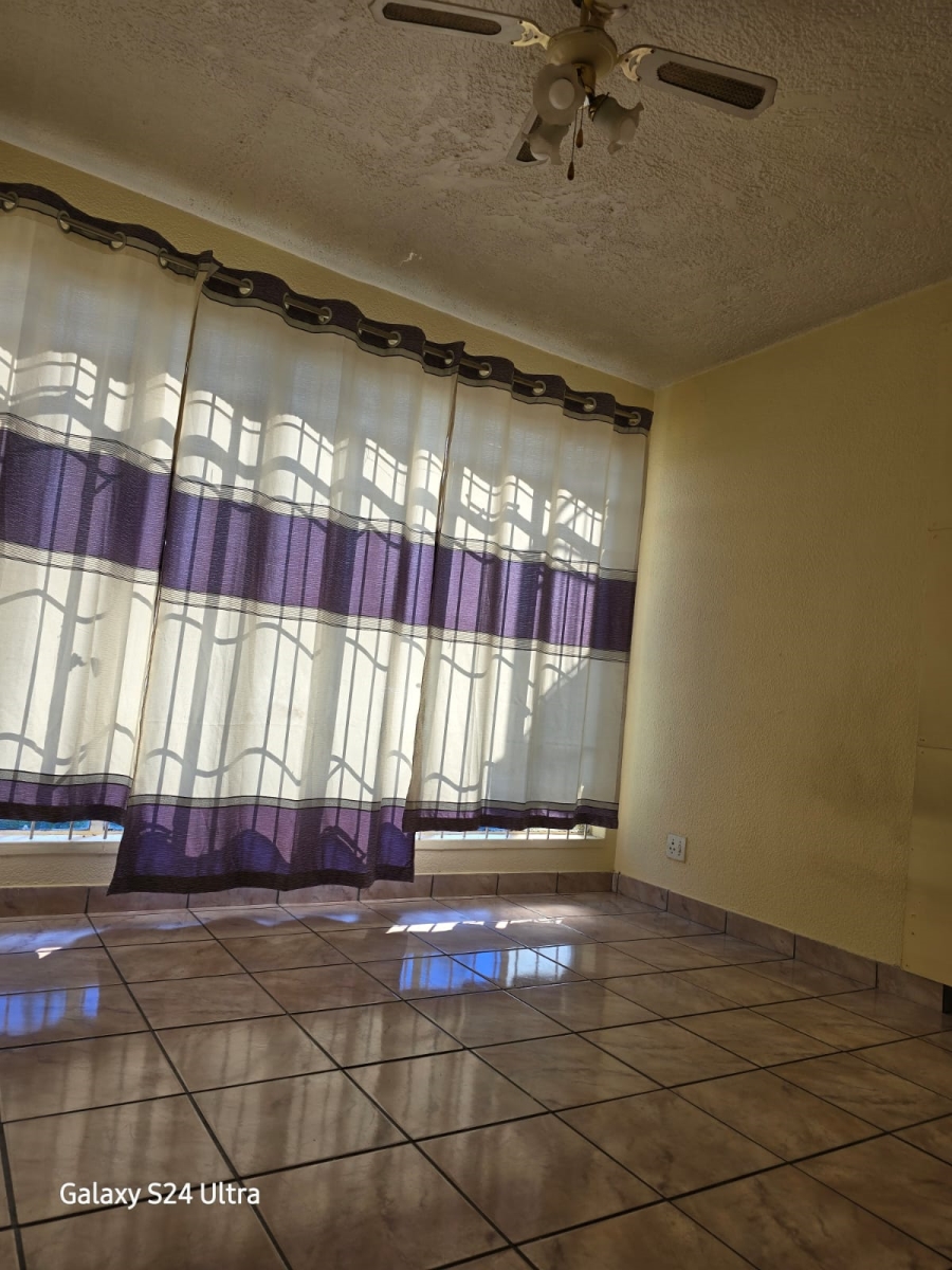 2 Bedroom Property for Sale in Cruywagenpark Gauteng