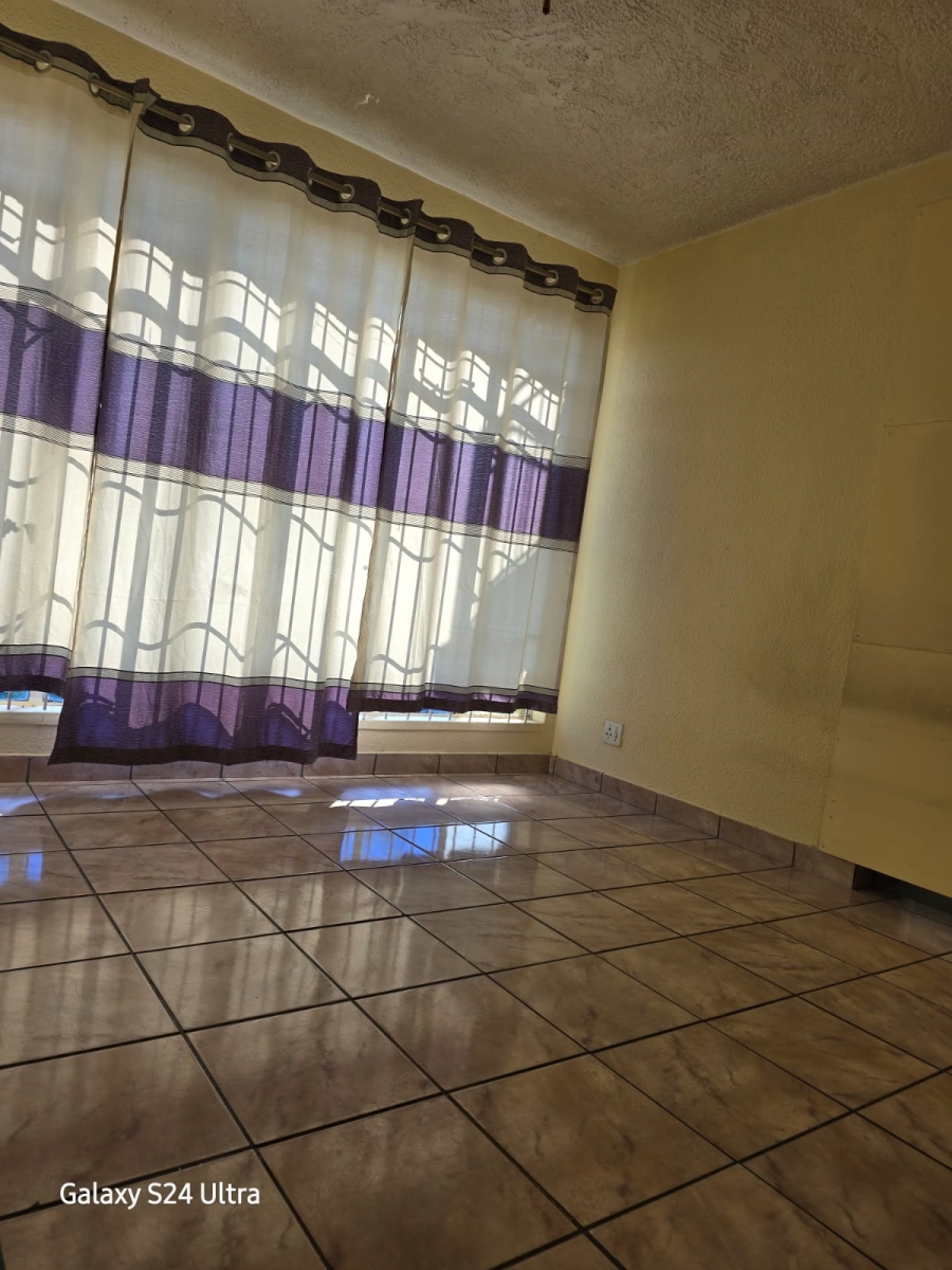2 Bedroom Property for Sale in Cruywagenpark Gauteng