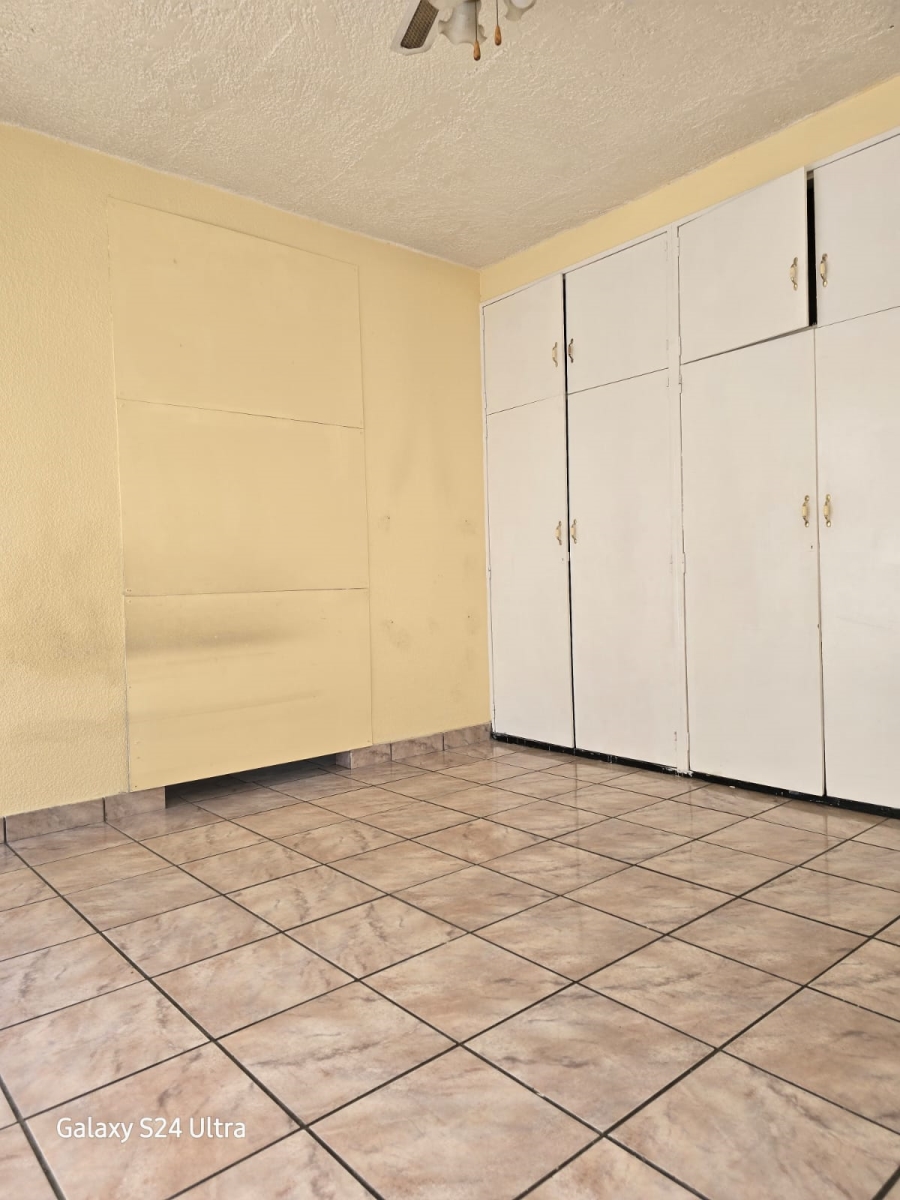 2 Bedroom Property for Sale in Cruywagenpark Gauteng