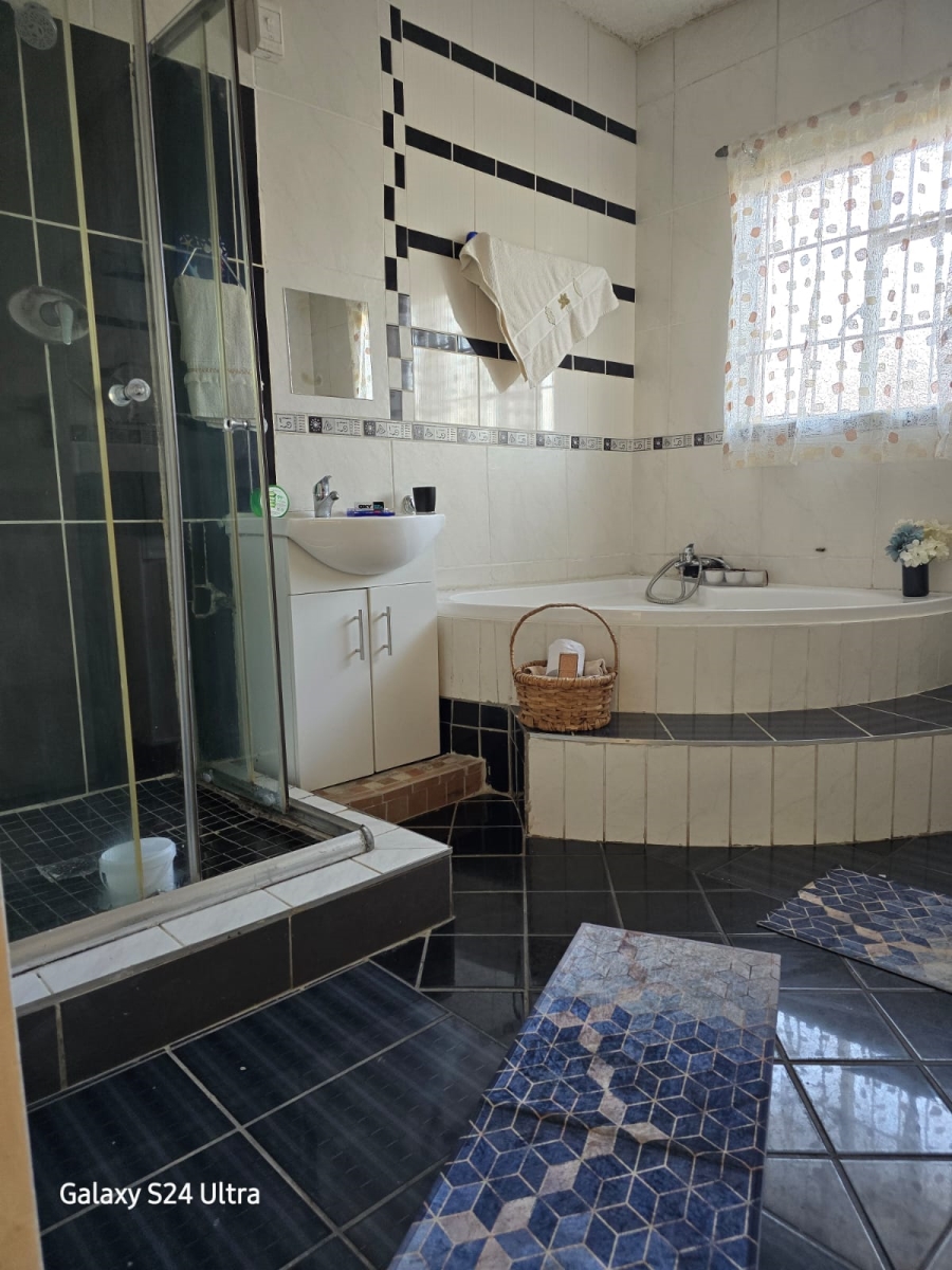2 Bedroom Property for Sale in Cruywagenpark Gauteng